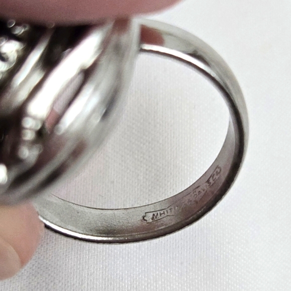 Vtg. WHITING & DAVIS Silver Ring with Ornate Design and Large Onyx Stone 6.5 - Picture 2 of 10